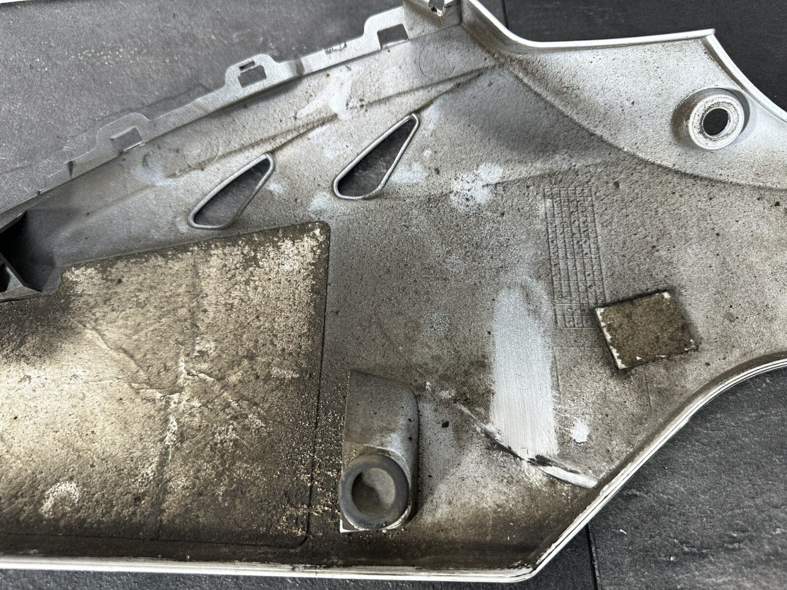 Suzuki GSXR 1000 2014 Right Lower Fairing Belly Pan 22774 Miles 2009-2016 OEM