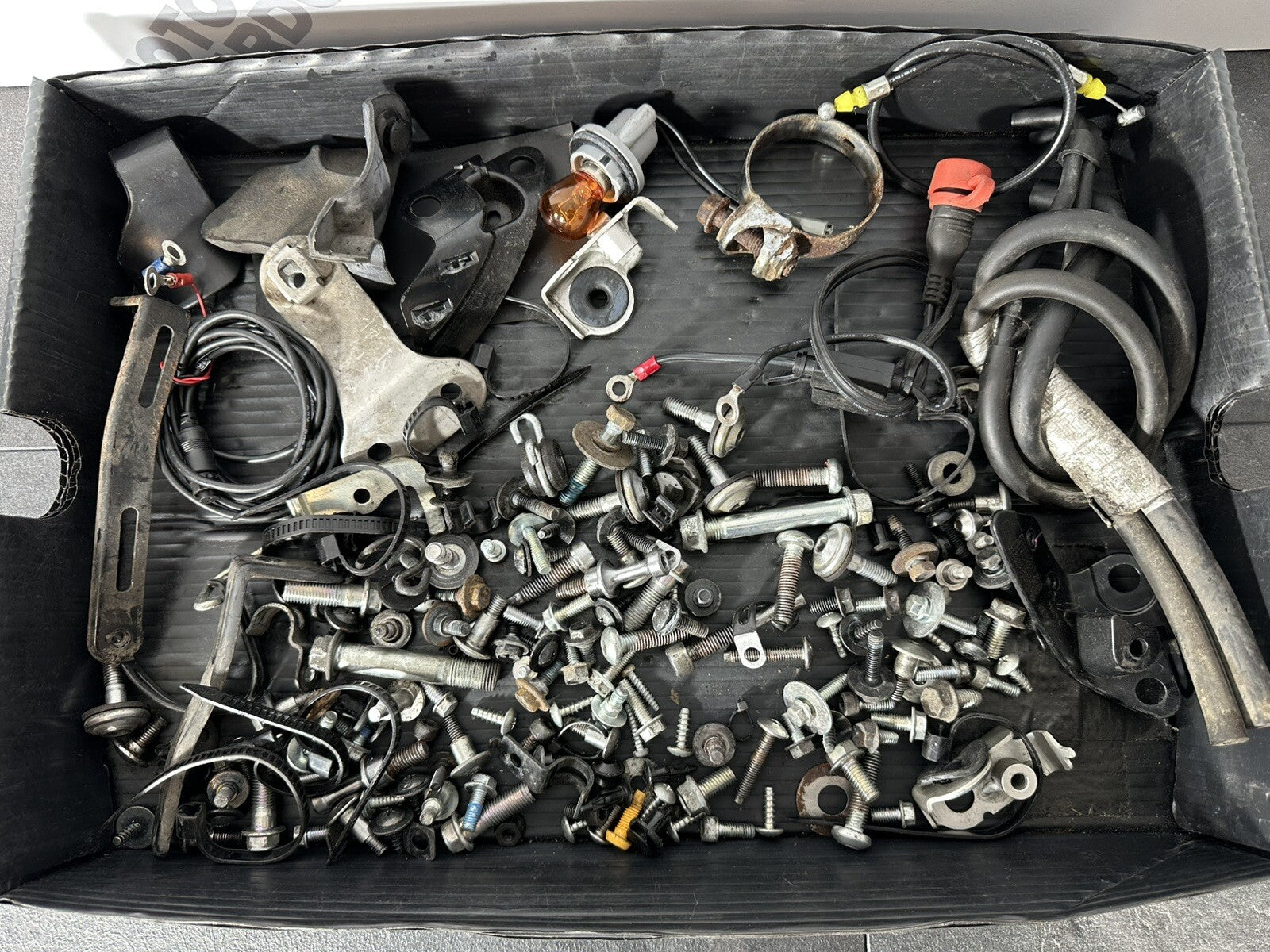 Suzuki GSXR 1300 2016 HAYABUSA Nuts Bolts Fixings Brackets Job Lot 18408 Miles