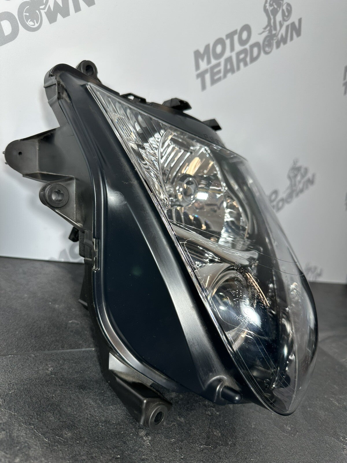 Suzuki GSXR 1300 2016 HAYABUSA Headlight Assembly Front Light 18408 Miles OEM