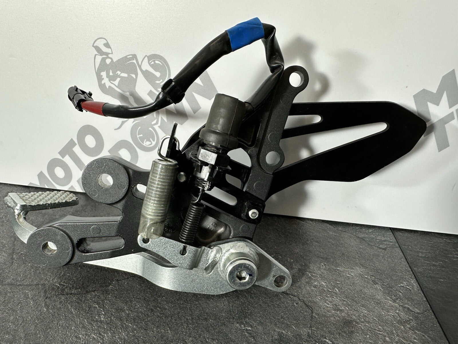 Yamaha R7 690 2024 Right Footrest Hanger Rearset Brake Lever 1784m 2022 2023