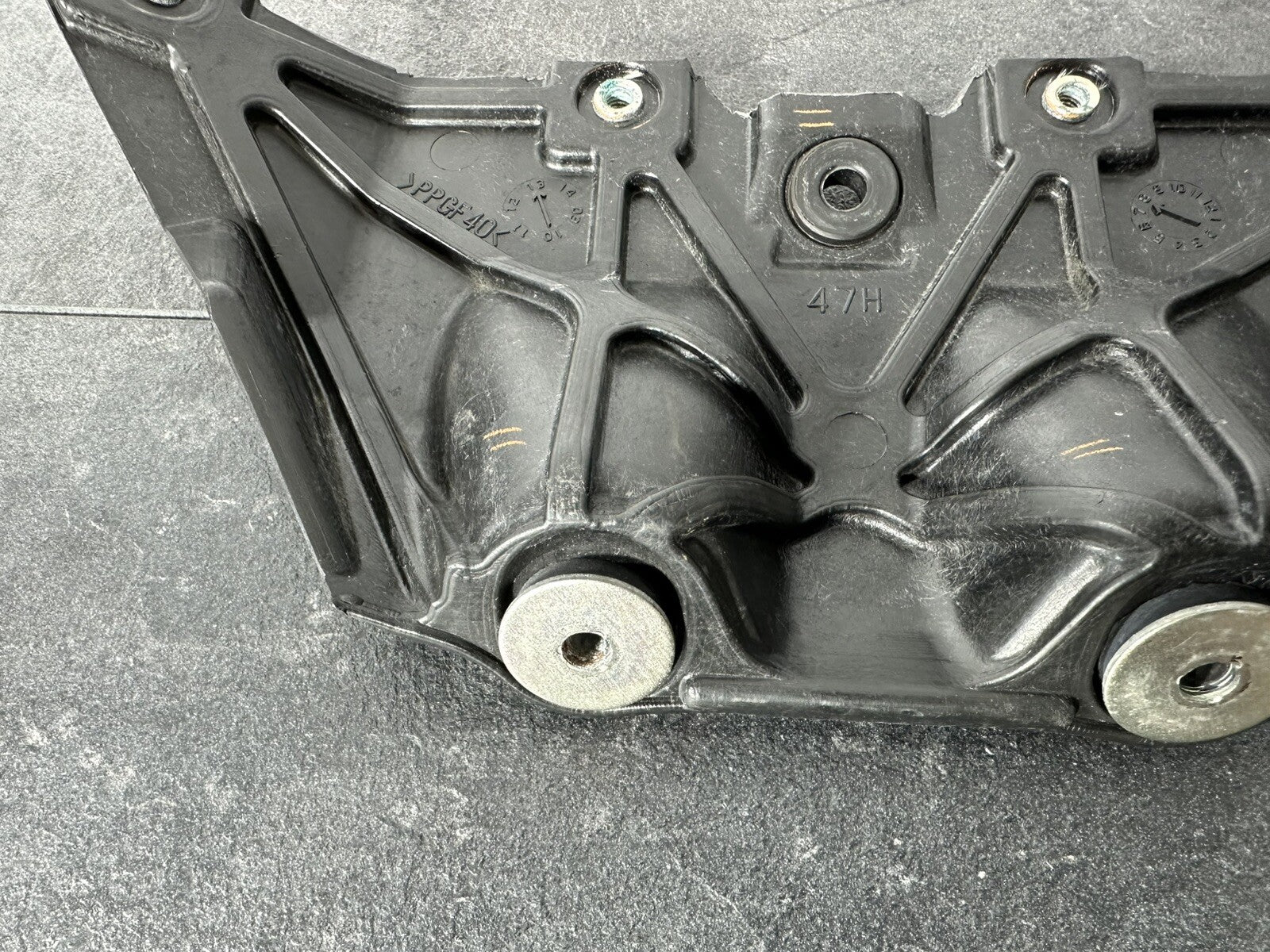 Suzuki GSXR 1000 2014 Fuel Tank Front Cover Bracket 22774 Miles 2009-2016 OEM