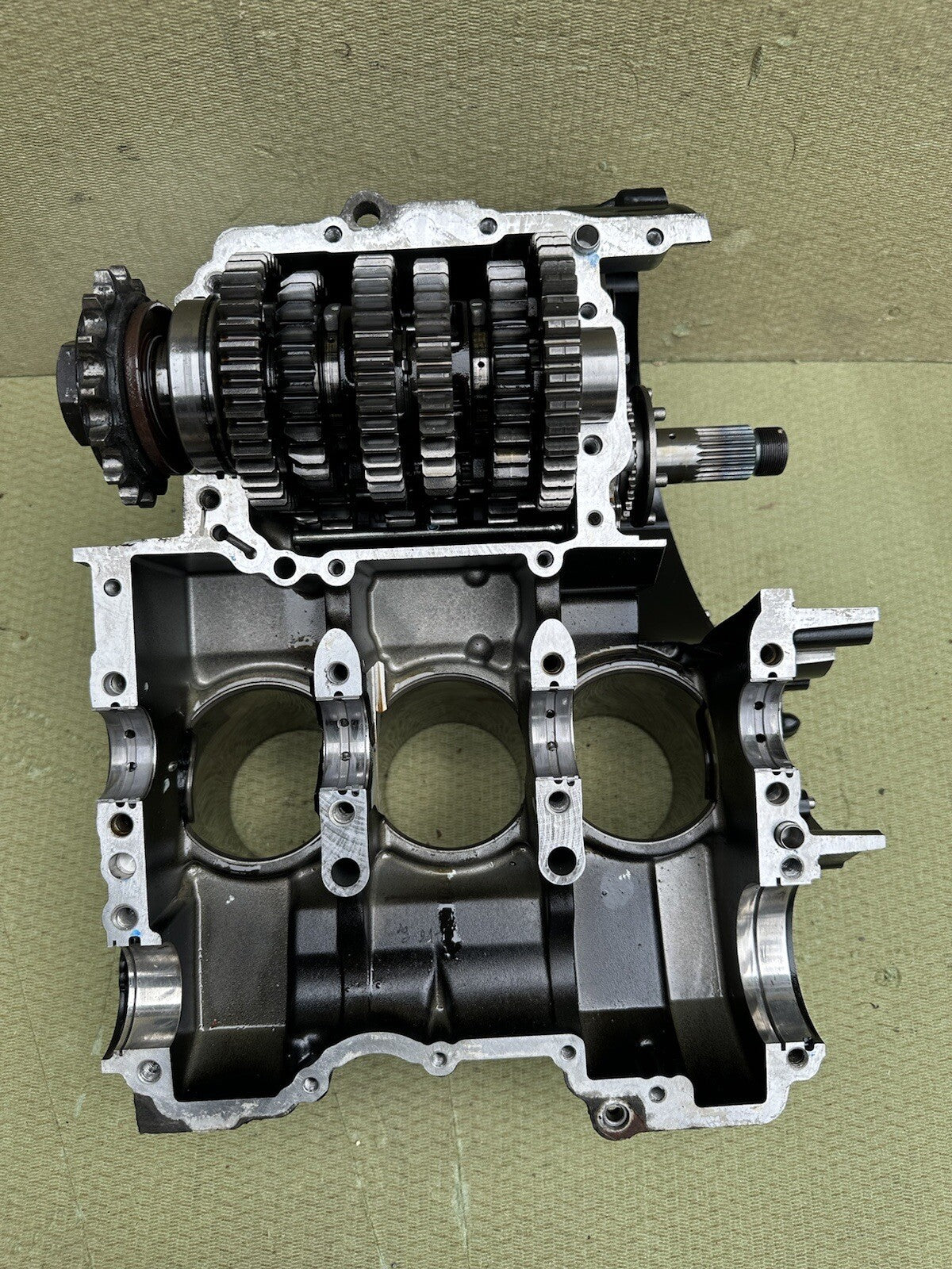 TRIUMPH 675 R DAYTONA GEAR BOX ASSEMBLY Top Engine Case 2011 675R Gear Assembly