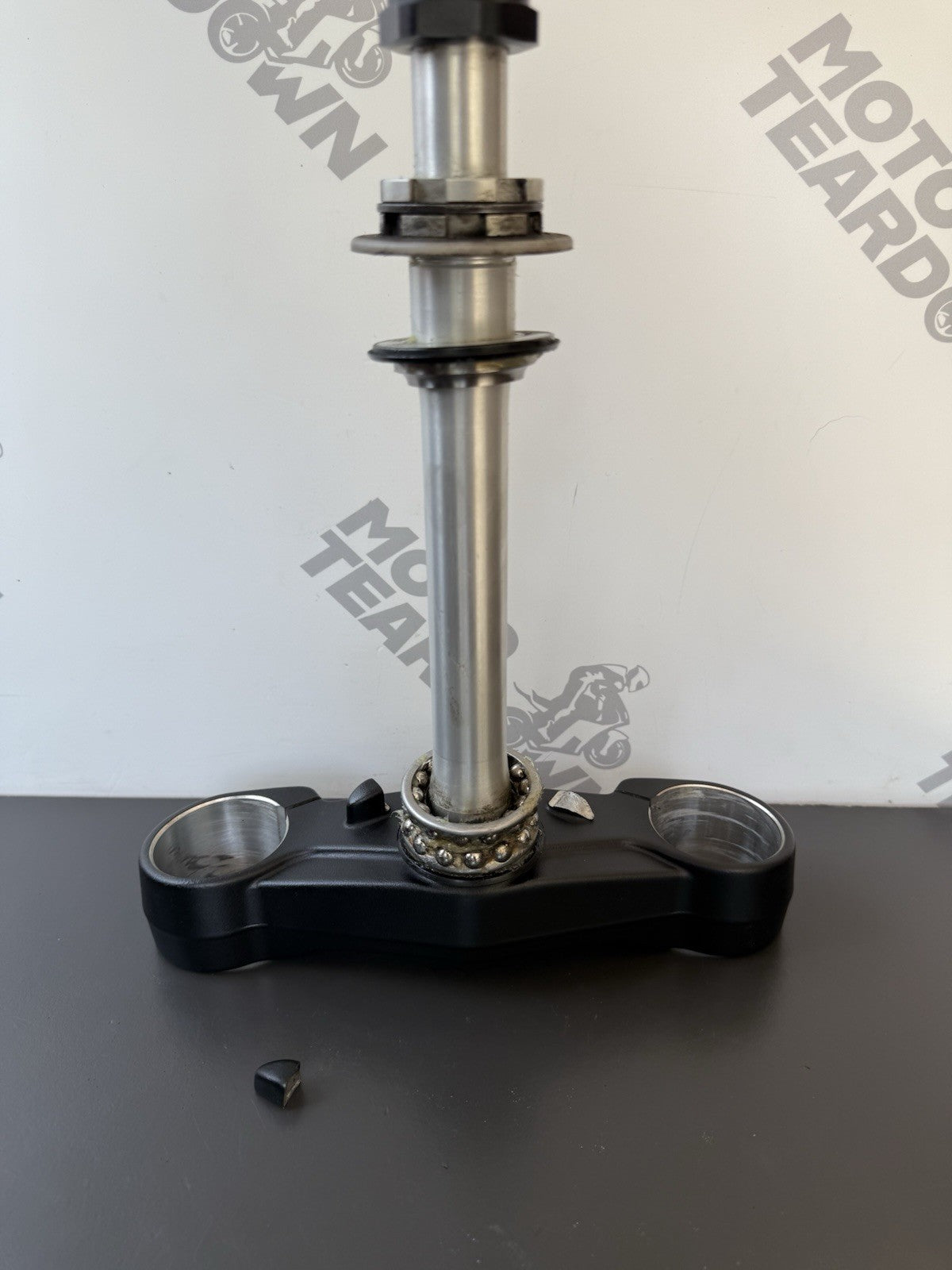 TRIUMPH TRIDENT 660 BOTTOM YOKE LOWER CLAMP YEAR 2021-2024 T2043096 DESCRIPTION