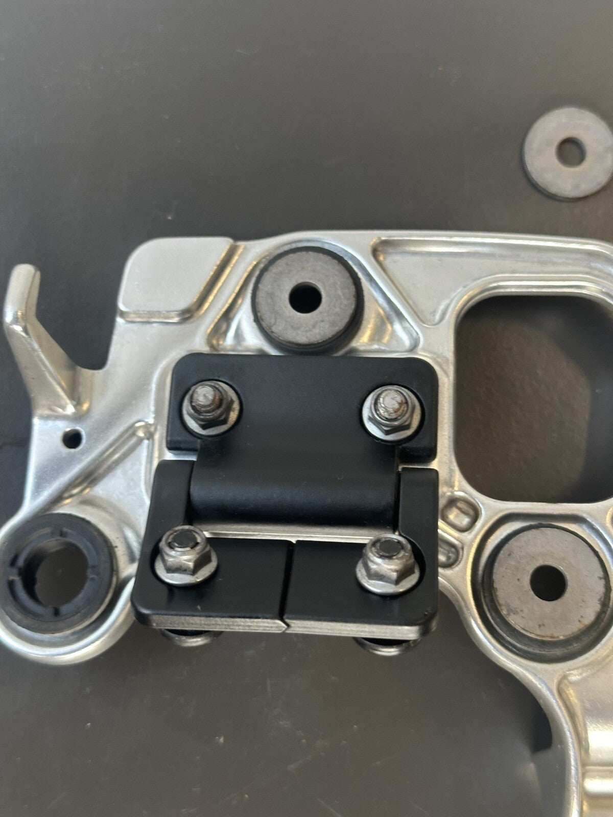 Triumph Speed Triple 1050 RS Speedo Bracket Clock Bracket Dash Mount Pivot 2018-