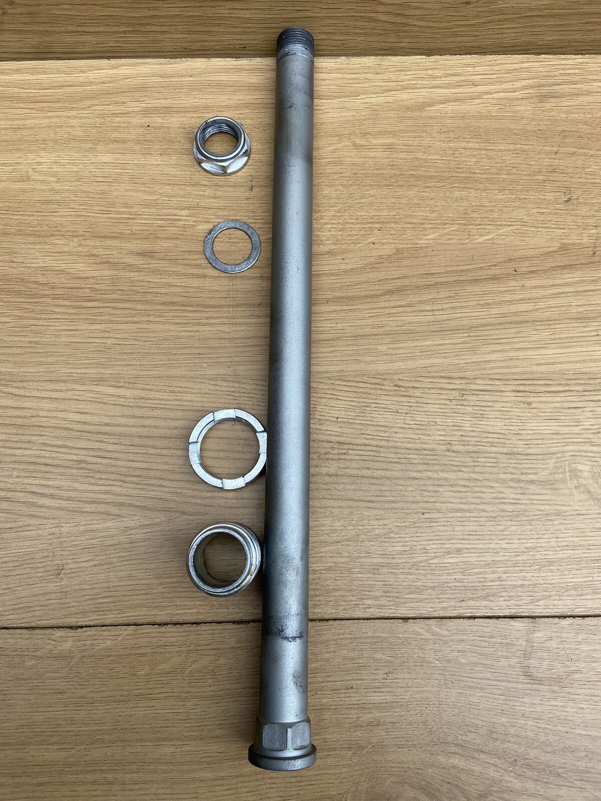 Aprilia Tuono V4 1100 FACTORY Swingarm Frame Spindle Bolt OEM RSV4 2017-2019 OEM