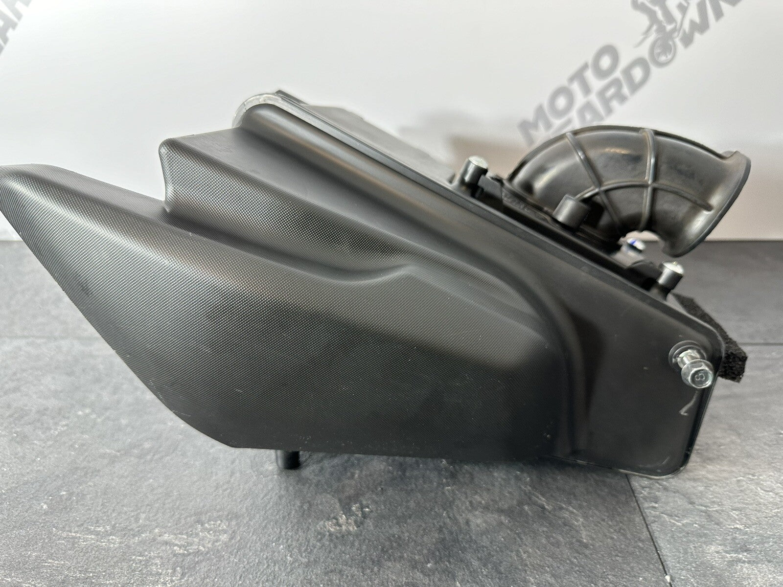 Yamaha R7 690 2024 Airbox Air Box Air Intake Filter Housing 1784 Miles 2022 2023