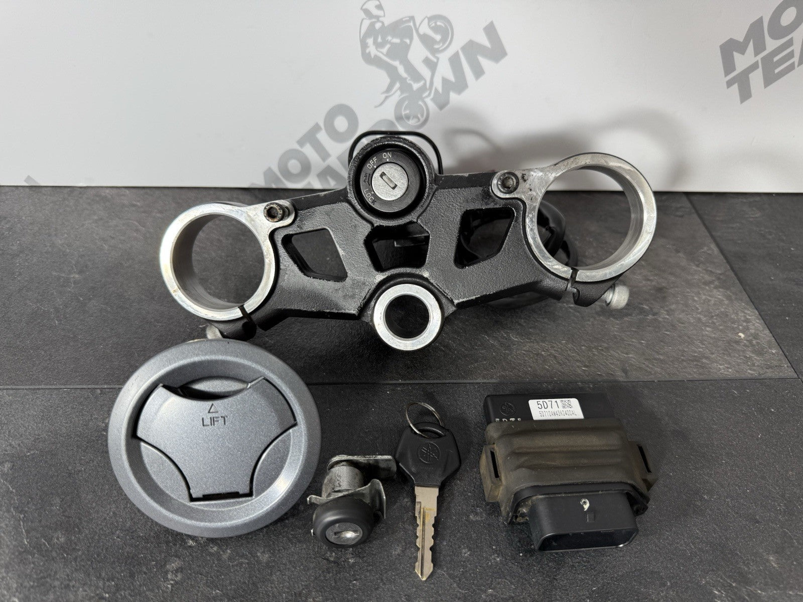 Yamaha YZF R125 R 125 2014 Lockset Ignition ECU Key Yoke 26983 Miles 2008-2018