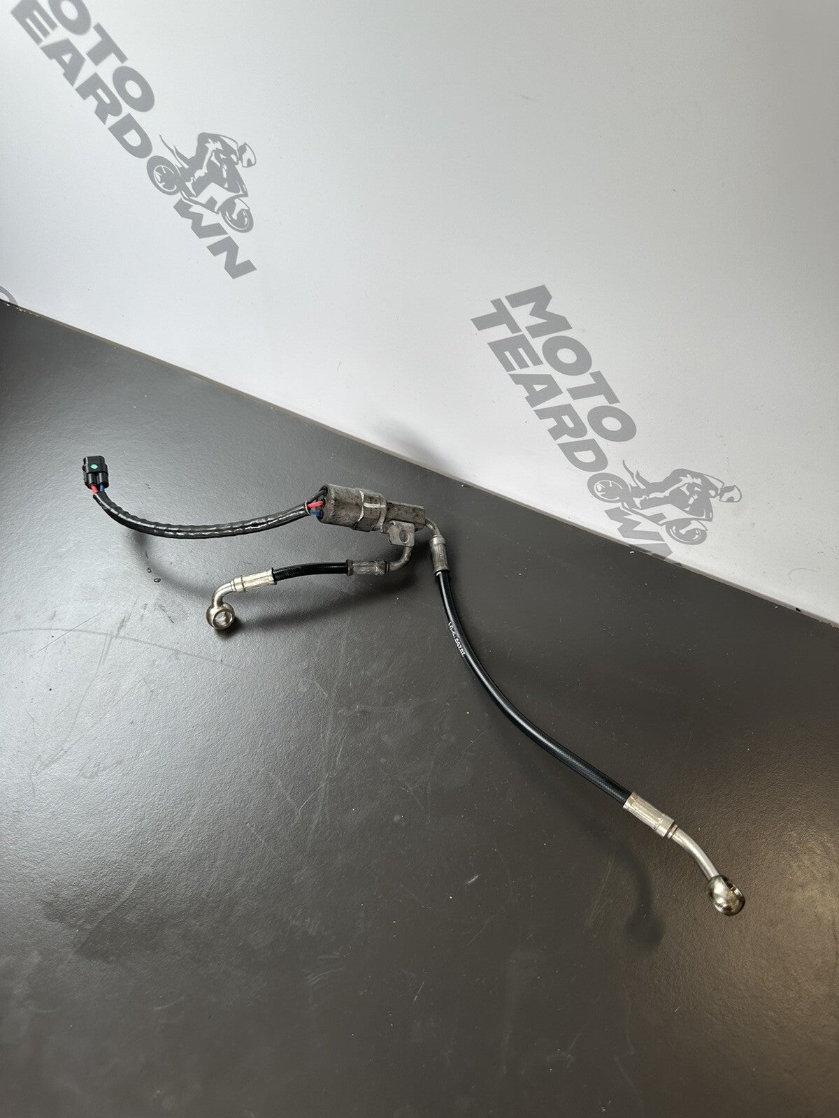 Triumph Speed Triple RS 1050 rear ABS valve and pipework T2026075 OEM 14,558 Mil