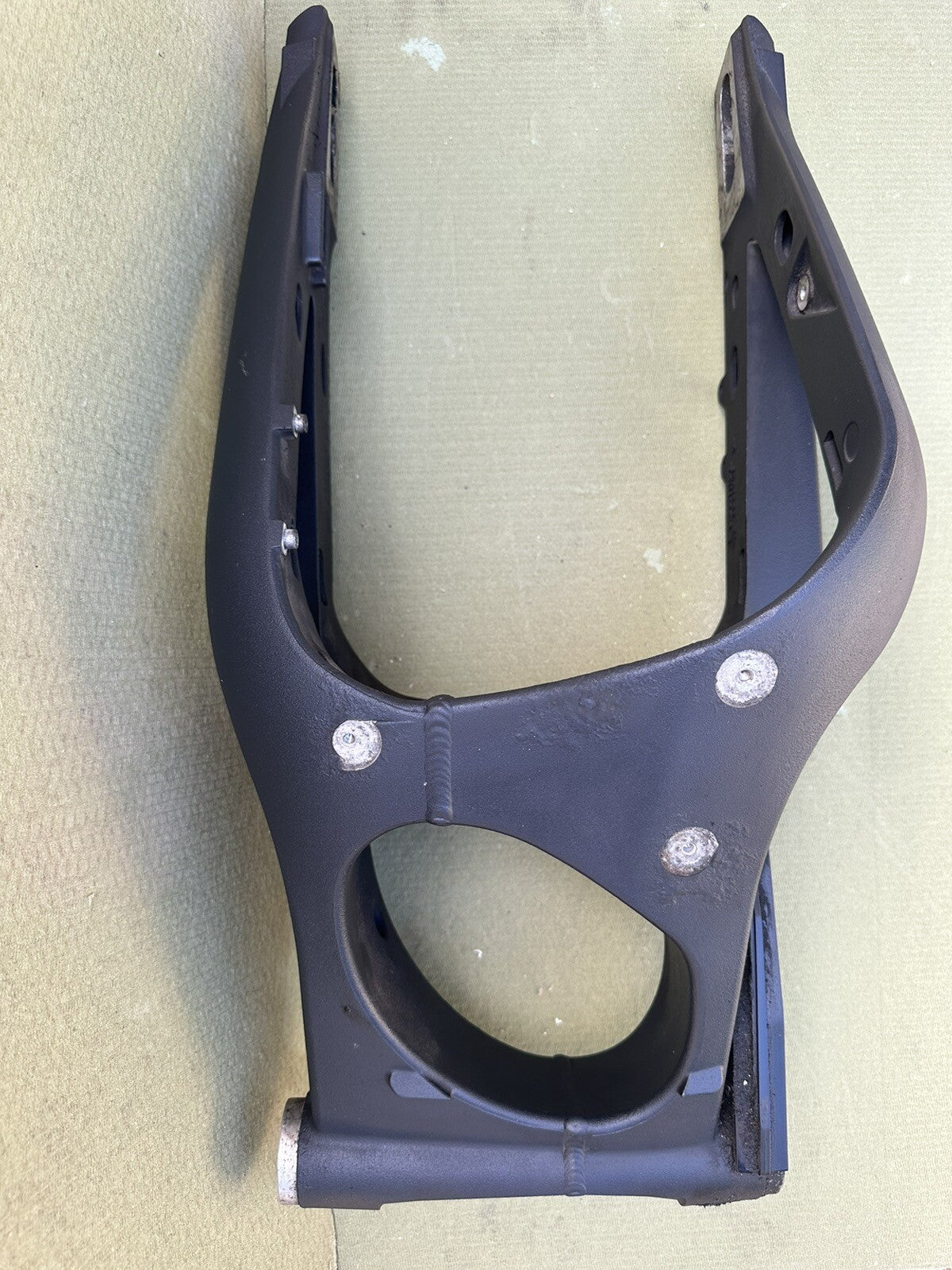 TRIUMPH Datona 675 R Swing Arm Swinging Arm READ DESCRIPTION OEM 2011 675 Swing