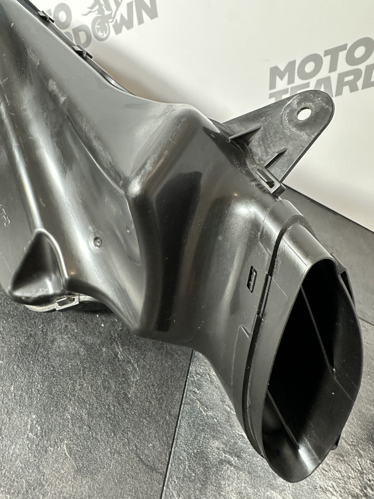 Suzuki GSXR 1000 2014 Right Air Intake Duct 22774 Miles 2009-2016 OEM