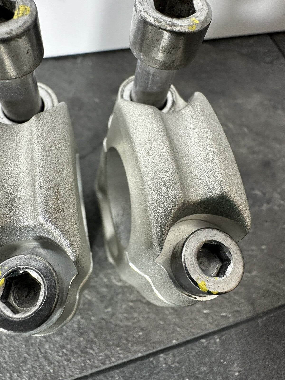 Triumph TIGER 900 GT PRO 2022 Handlebar Risers Clamps 6337 Miles 2020-2023 OEM