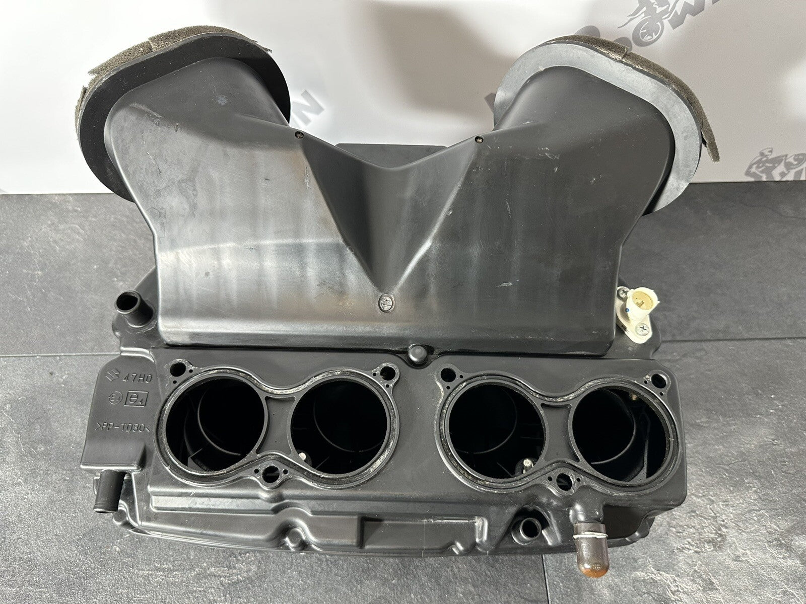 Suzuki GSXR 1000 2014 Air Box Airbox Air Filter Housing 22774 Miles 2009-2016