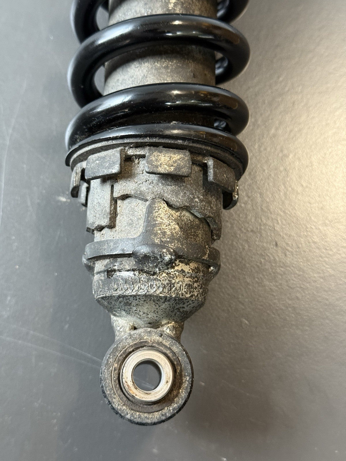 TRIUMPH TRIDENT 660 REAR SHOCK TRIDENT 660 Rear Shock OEM YEAR 2021-2024