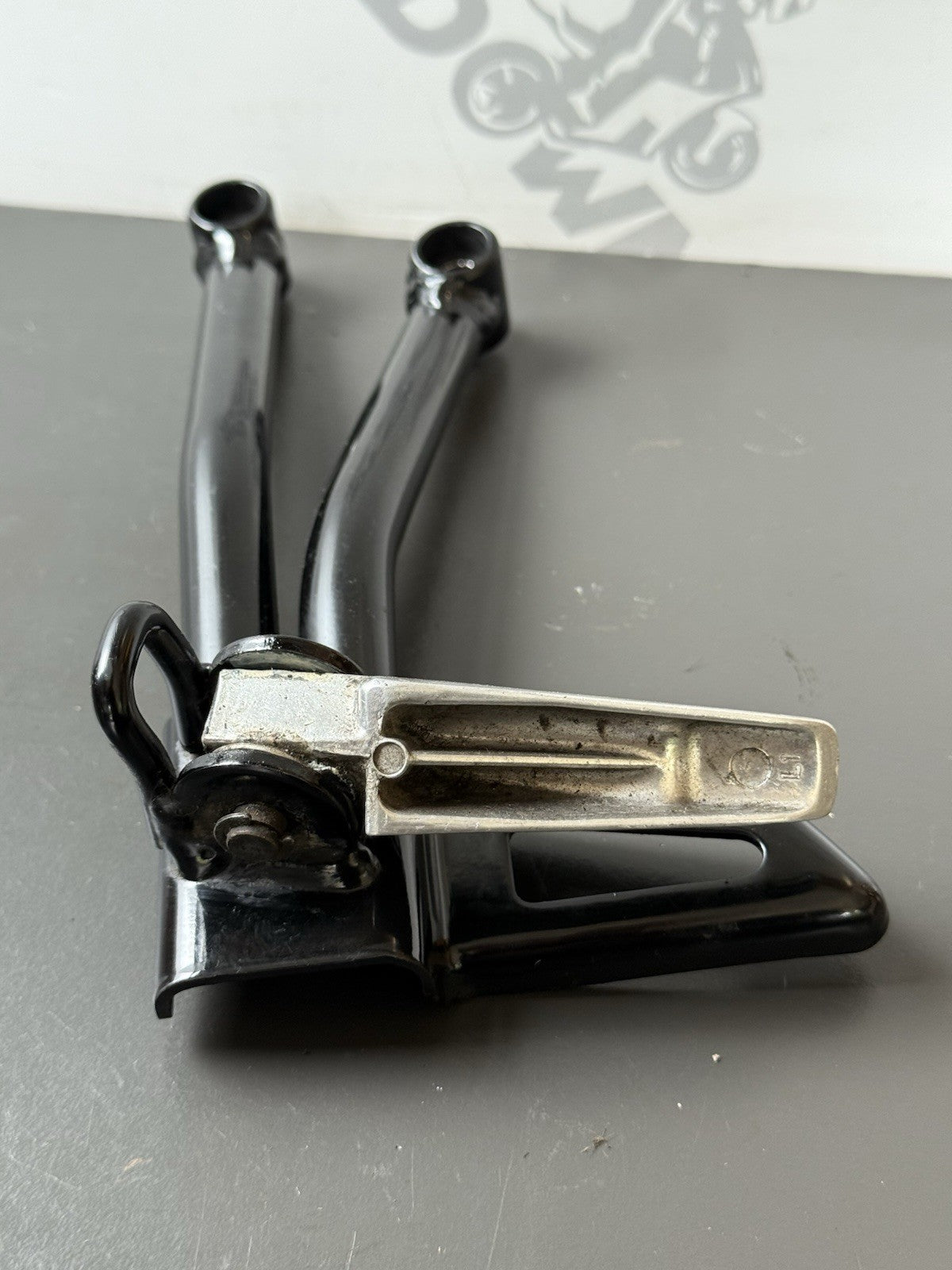 SUZUKI GSXS 125 LEFT PILLION FOOT REST LEFT PILLION FOOT HANGER OEM 2017-2021