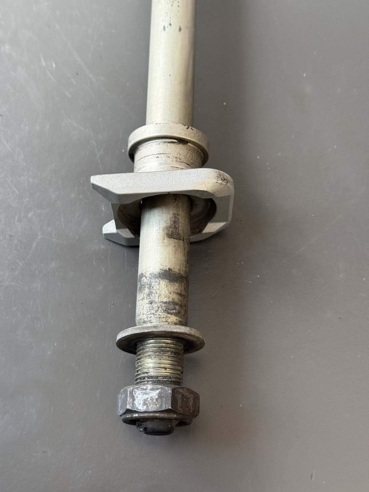 TRIUMPH TRIDENT 660 REAR WHEEL SPINDLE Rear Wheel Axle YEAR 2021-2024 OEM