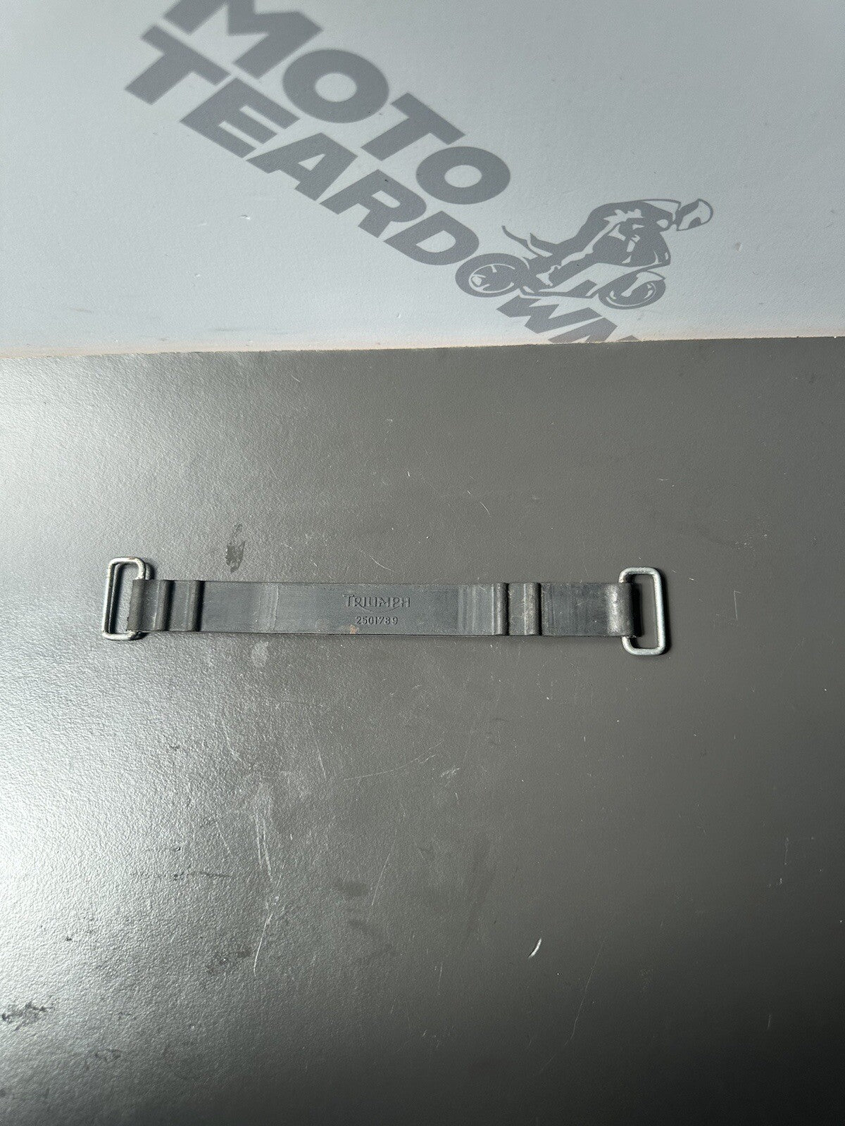 TRIUMPH STREET TRIPLE 675 BATTERY STRAP 2013 - 2016 T2501789 12,409 Miles Strap