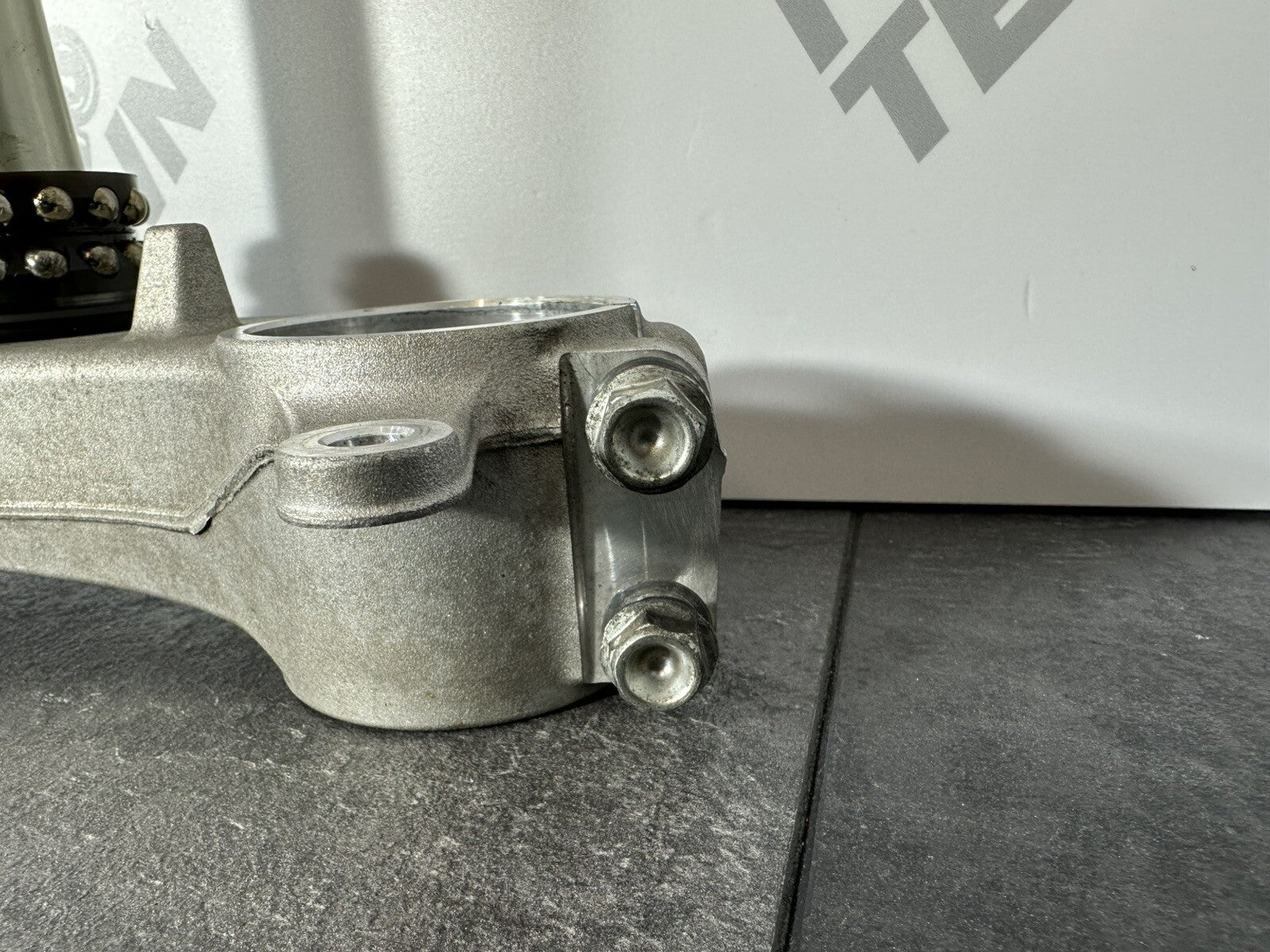 Suzuki GSXR 1000 2014 Lower Yoke Bottom Yoke Bearings 22774 Miles 2009-2016 OEM