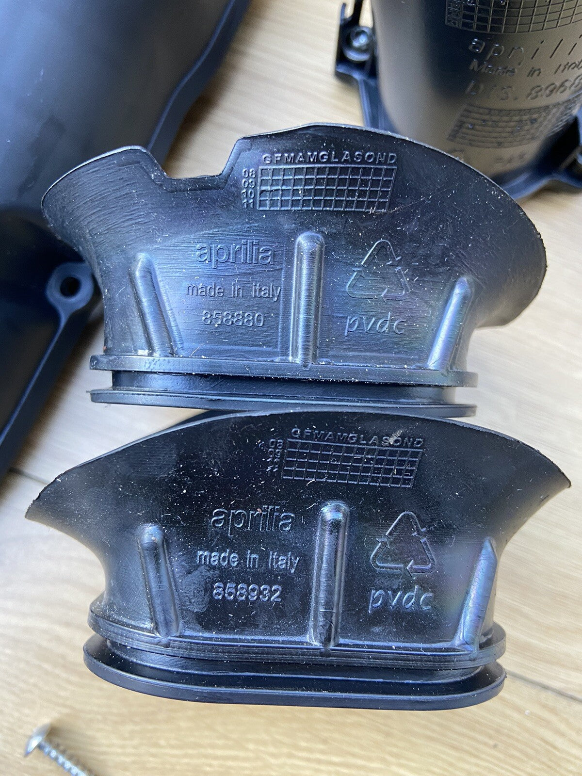 APRILIA TUONO V4 1100 FACTORY Top Part Of AIR BOX Trumpets 2019 OEM SPARES