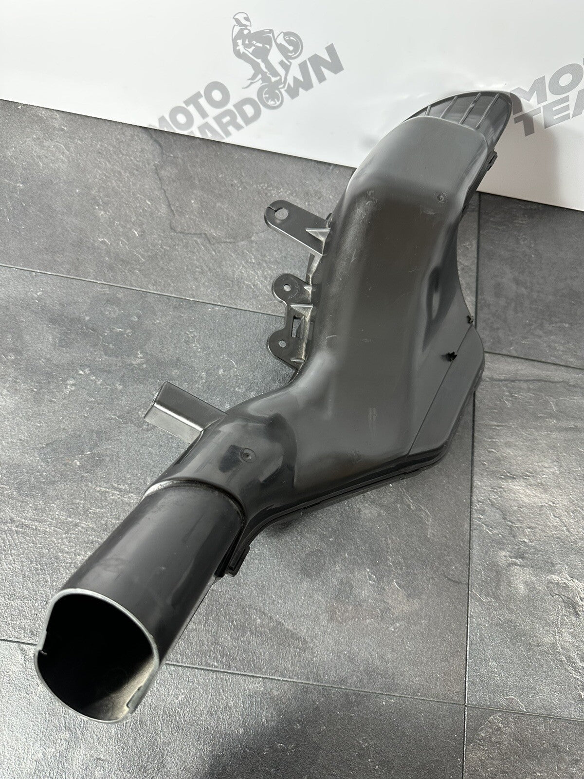 Suzuki GSXR 1300 2016 HAYABUSA Left Air Intake Duct Tube 18408 Miles OEM
