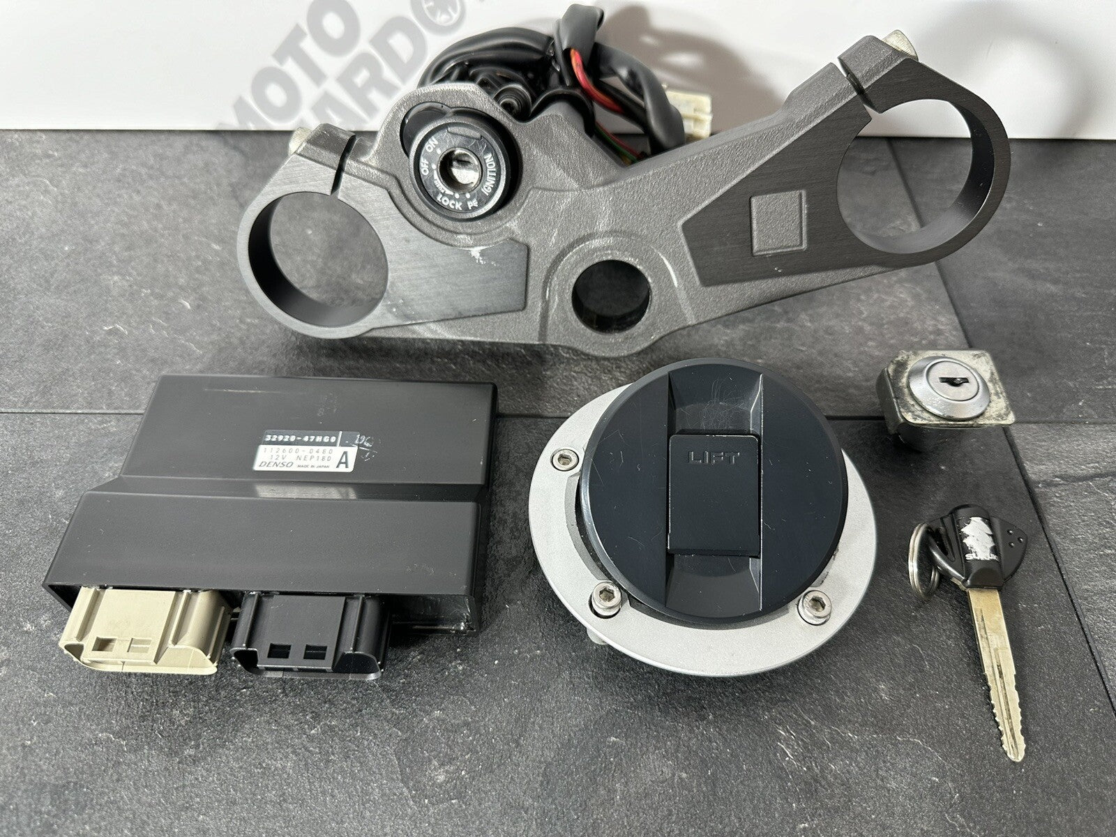 Suzuki GSXR 1000 2014 Lockset Ignition ECU Key Top Yoke 22774 Miles 2009-2016