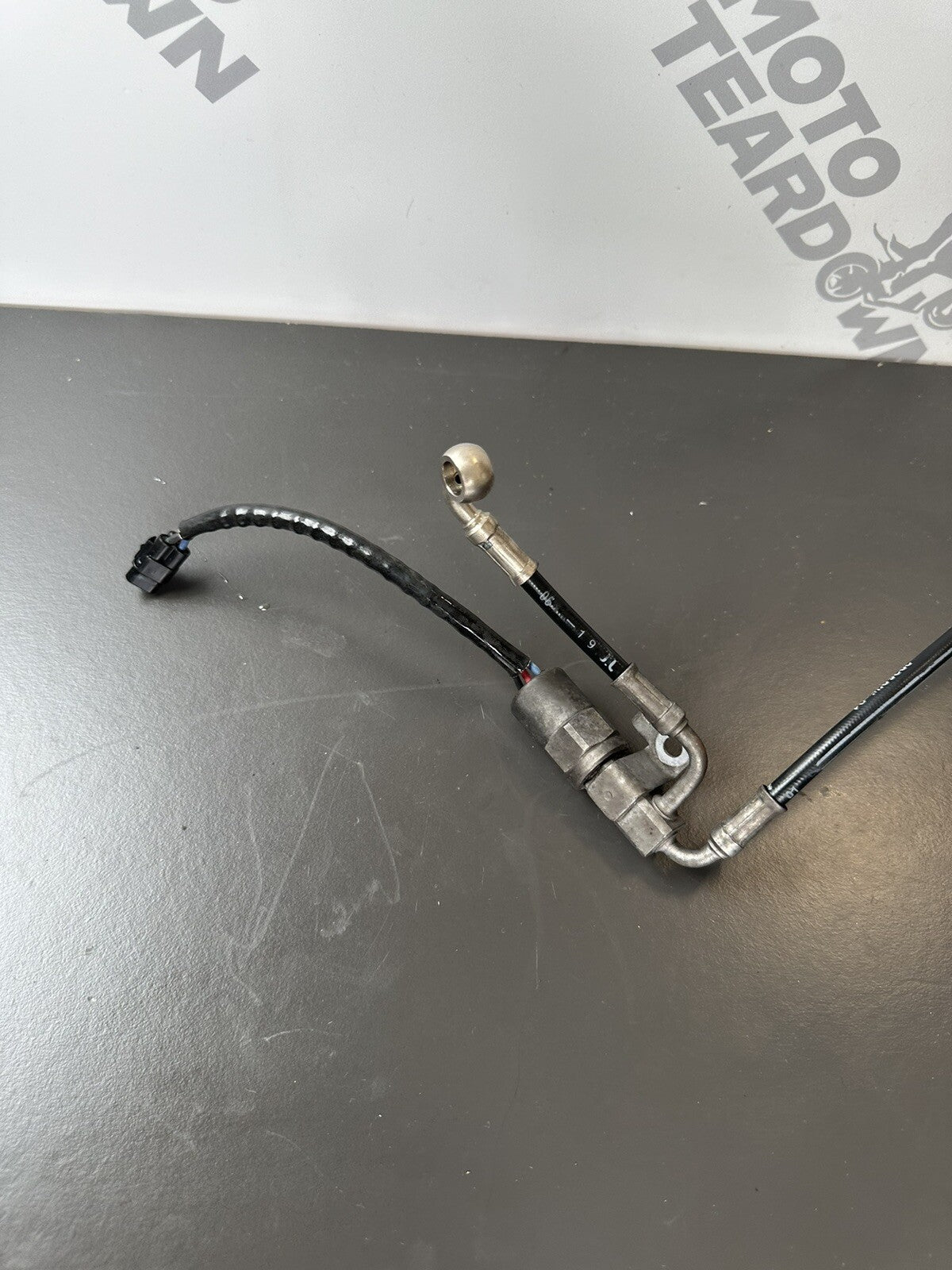 Triumph Speed Triple RS 1050 rear ABS valve and pipework T2026075 OEM 14,558 Mil