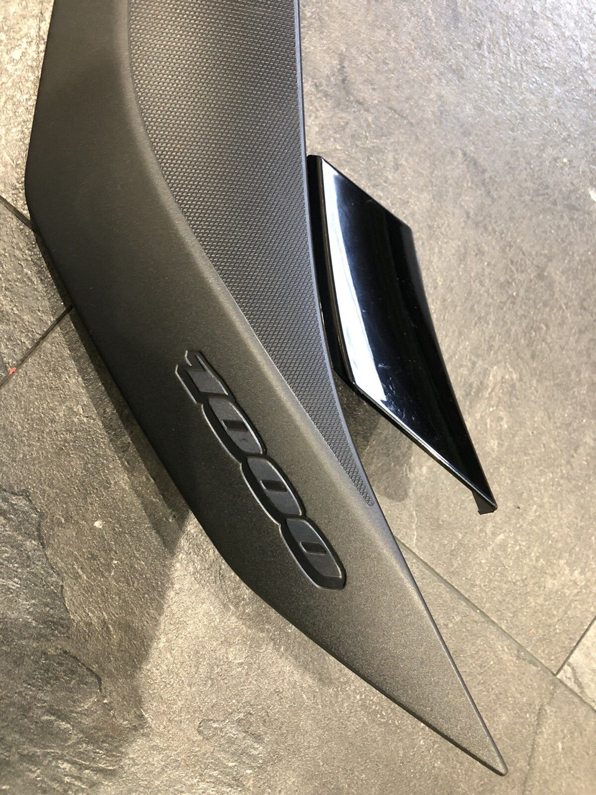Suzuki GSXR 1000 2020 Left Tank Seat Fairing Panel 2017-2020 OEM L7 L8 L9 M0