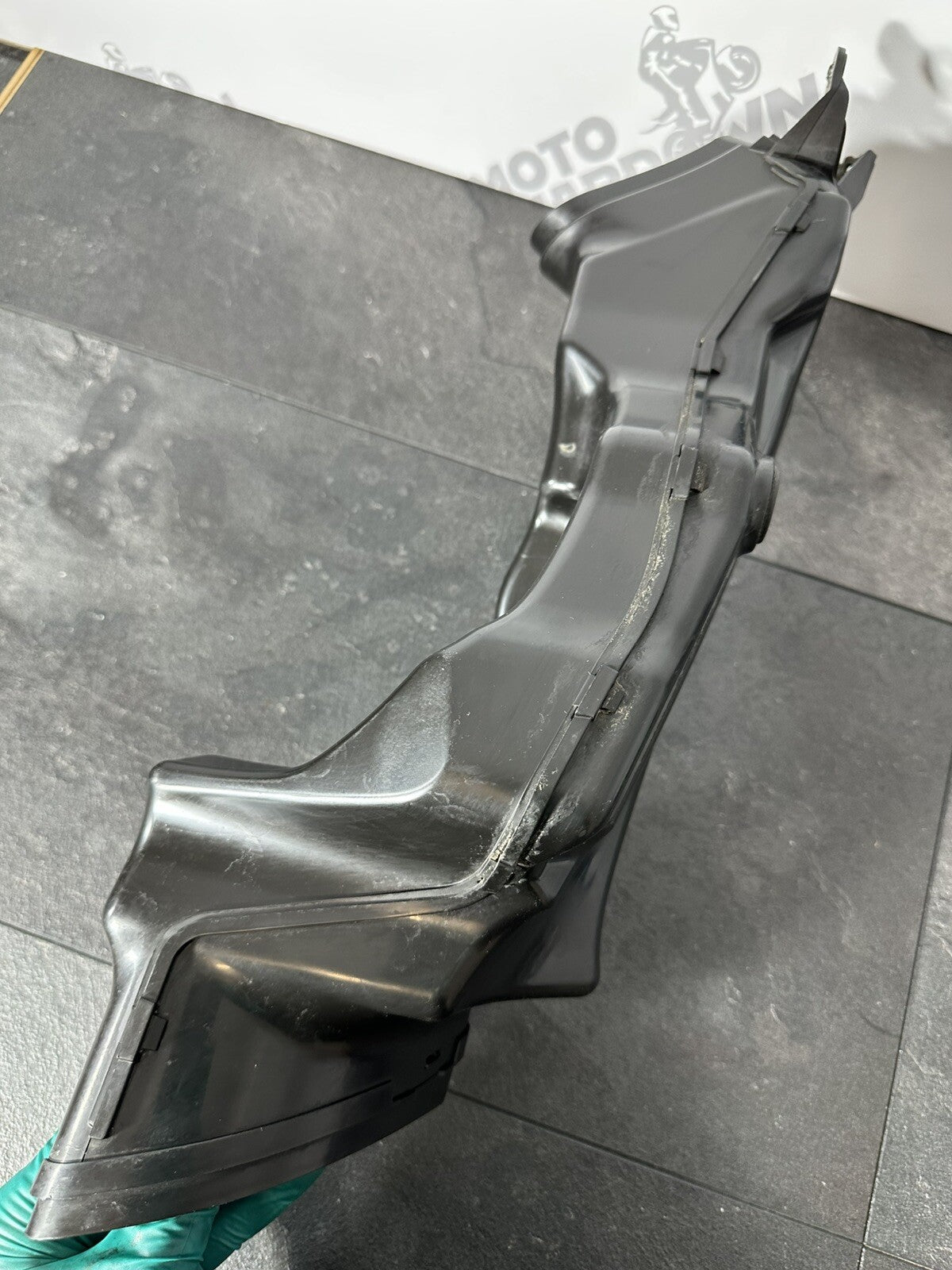 Suzuki GSXR 1000 2014 Right Air Intake Duct 22774 Miles 2009-2016 OEM