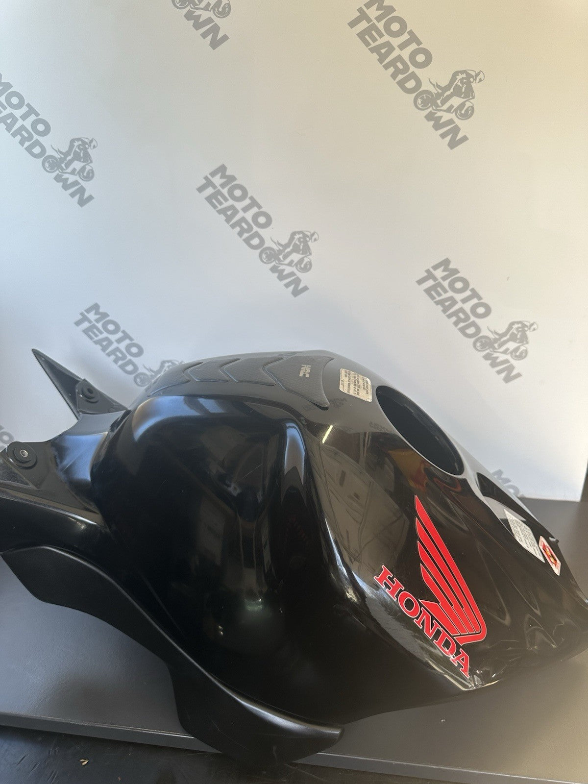 HONDA CBR1000RR Genuine Fuel Petrol Tank Centre Cover Panel Fairing 2004 2005