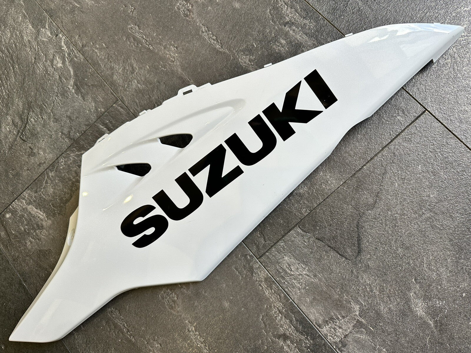 Suzuki GSXR 1000 2009 Right Belly Pan Lower Fairing Cowl 2009-2016 9715 Miles