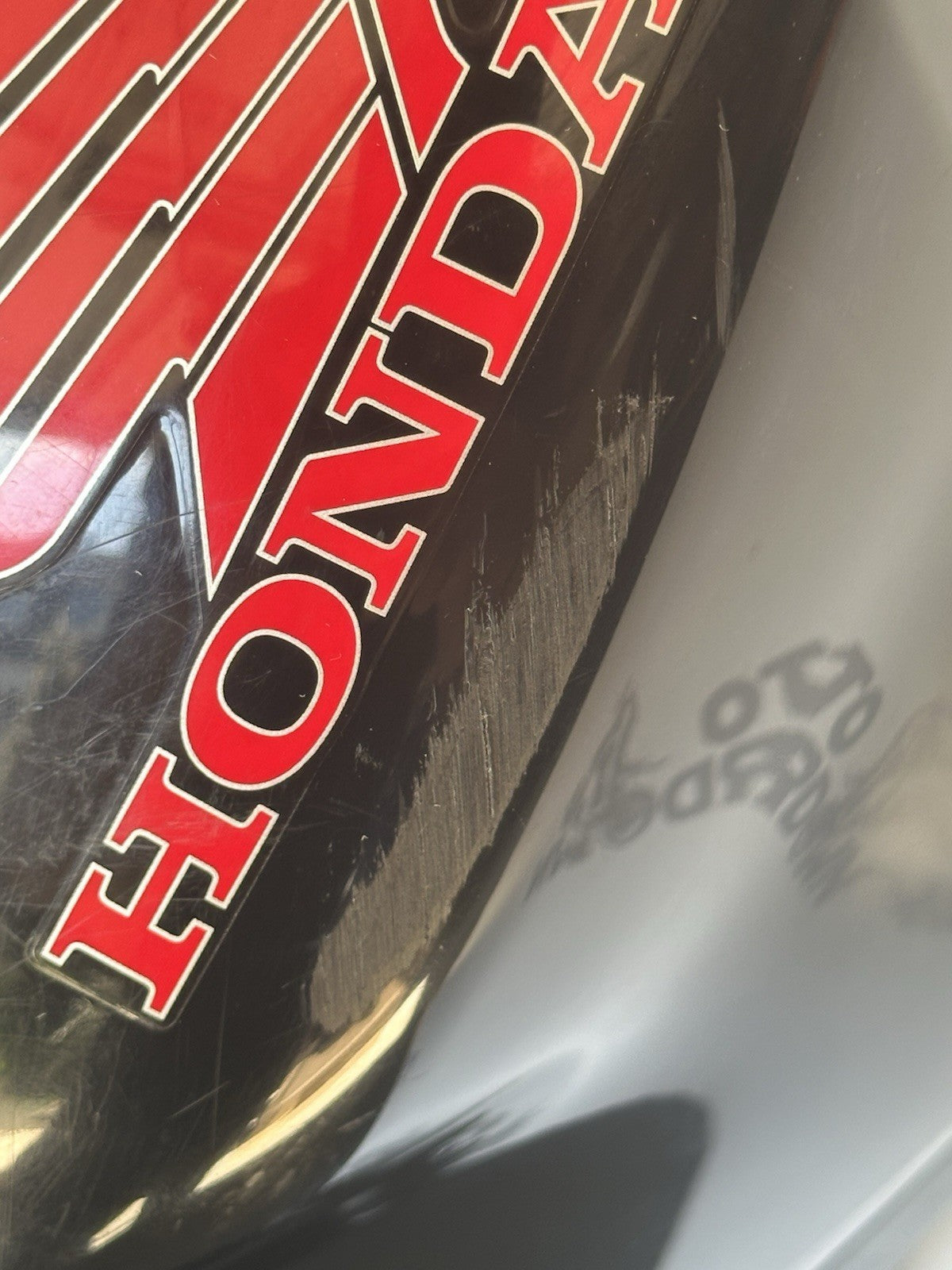 HONDA CBR1000RR Genuine Fuel Petrol Tank Centre Cover Panel Fairing 2004 2005