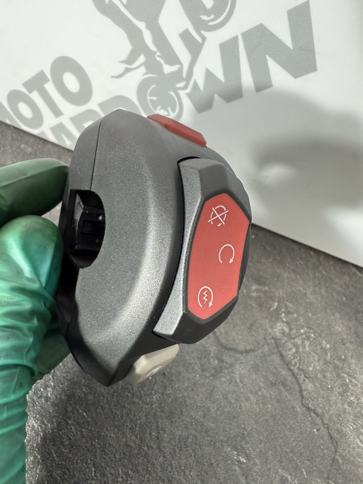 d6d2c3db-c575-4780-8e76-b7a1294a607f