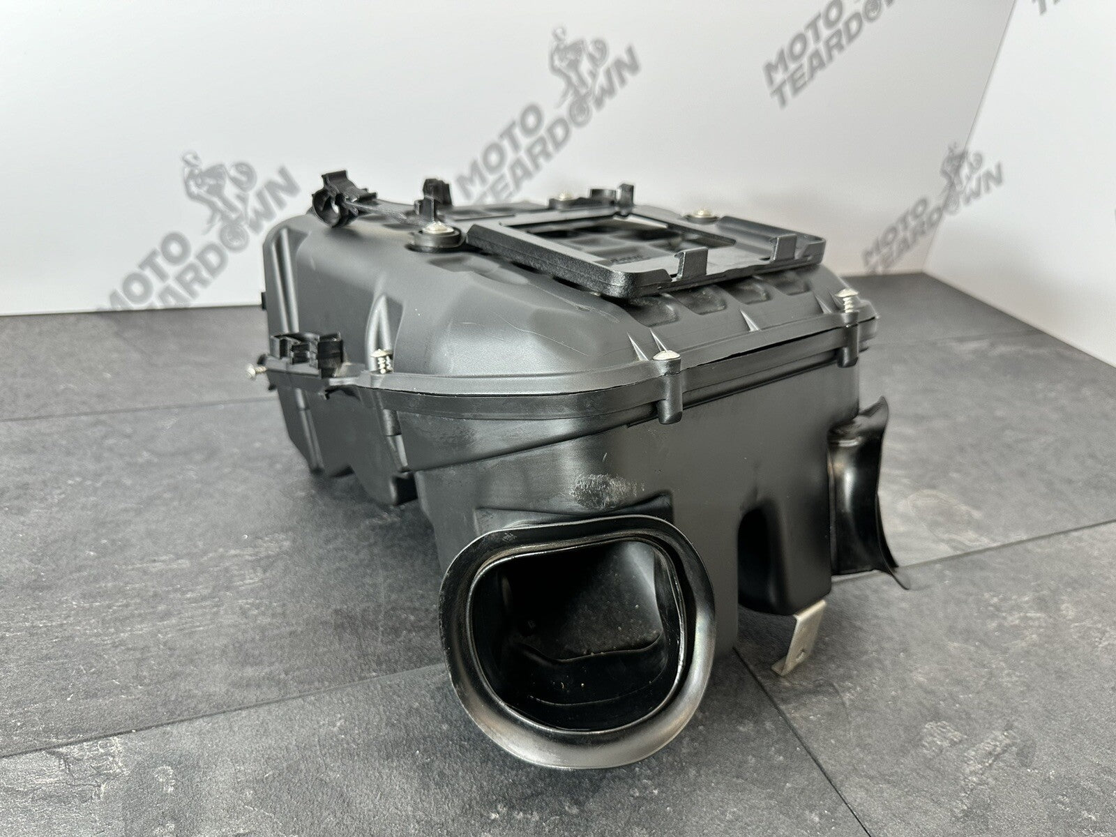 Aprilia Tuono V4 1100 2021 Airbox Air Filter Housing 6606 Miles 2022-2024 OEM