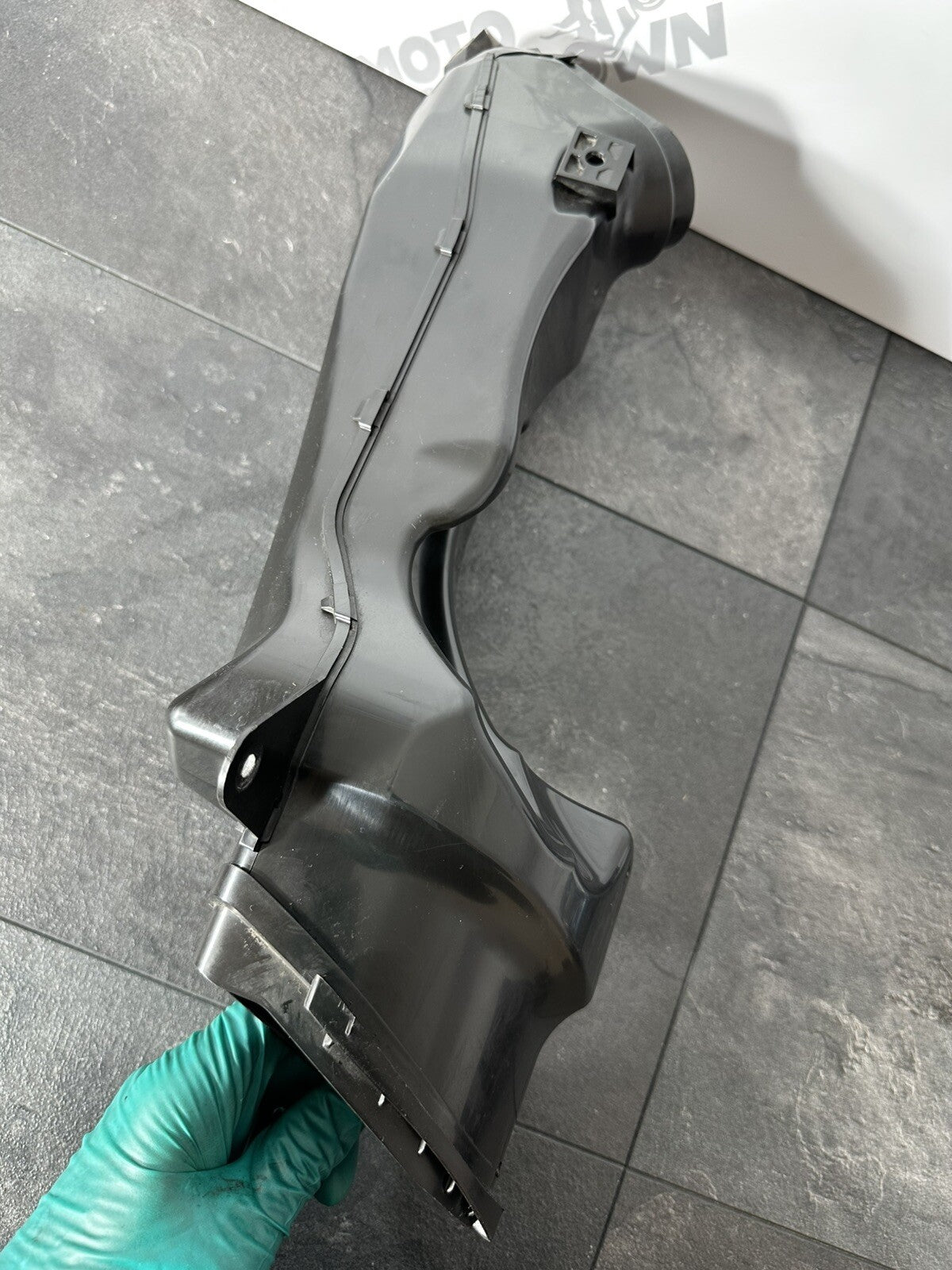 Suzuki GSXR 1000 2014 Right Air Intake Duct 22774 Miles 2009-2016 OEM