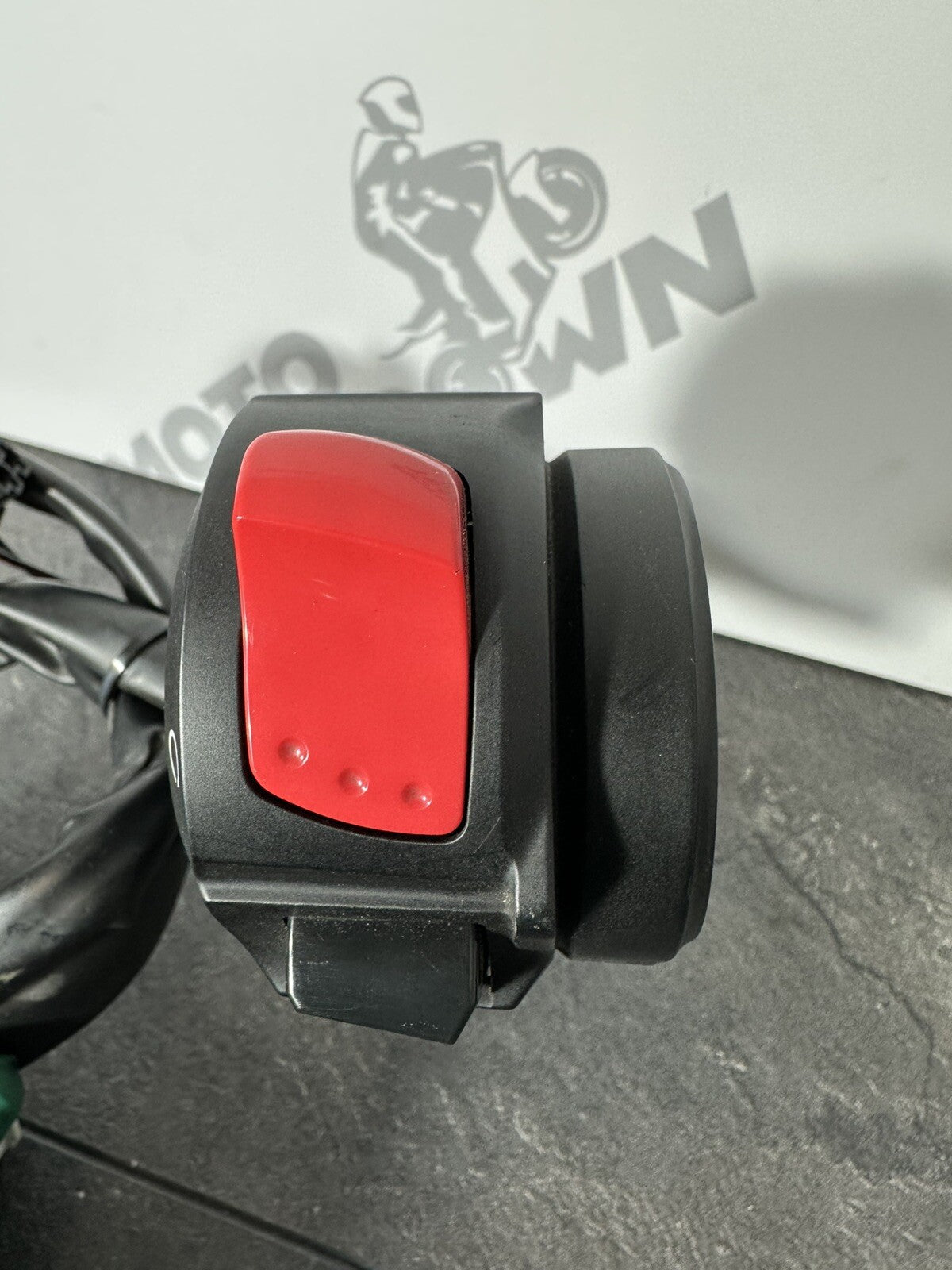 Suzuki GSXR 1300 2016 HAYABUSA Right Switchgear Kill Switch 18408 Miles OEM