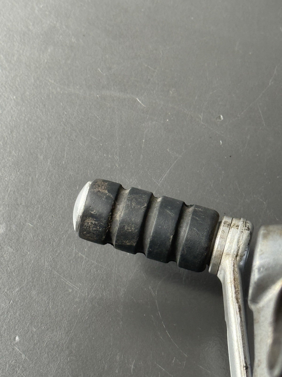 TRIUMPH STREET TRIPLE 675 675R Left Footrest Left Foot Hanger 2007-11 BENT PEDAL