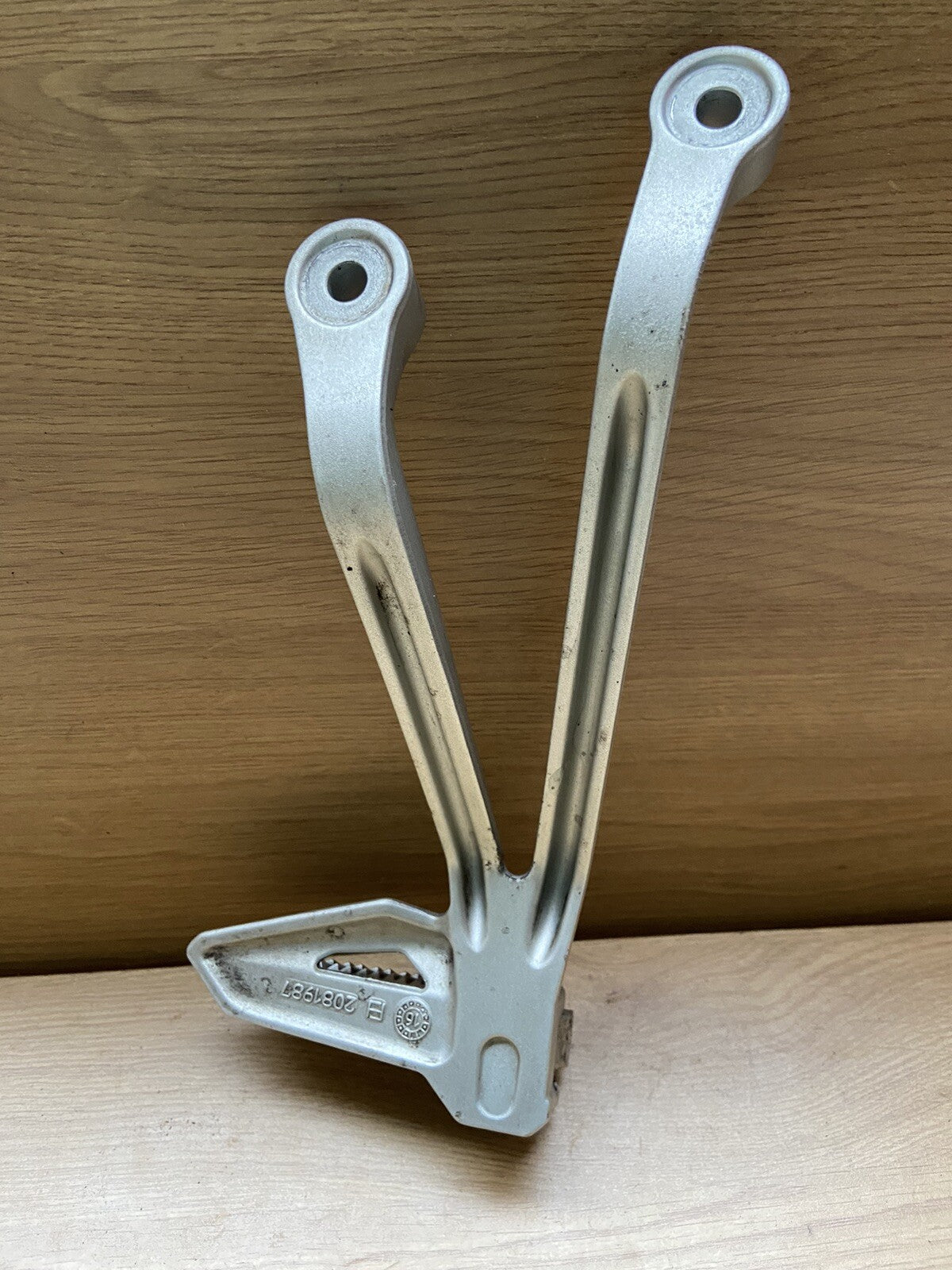 TRIUMPH STREET TRIPLE 765RS R S Left Pillion Footrest Hanger T2081987 2017-2019