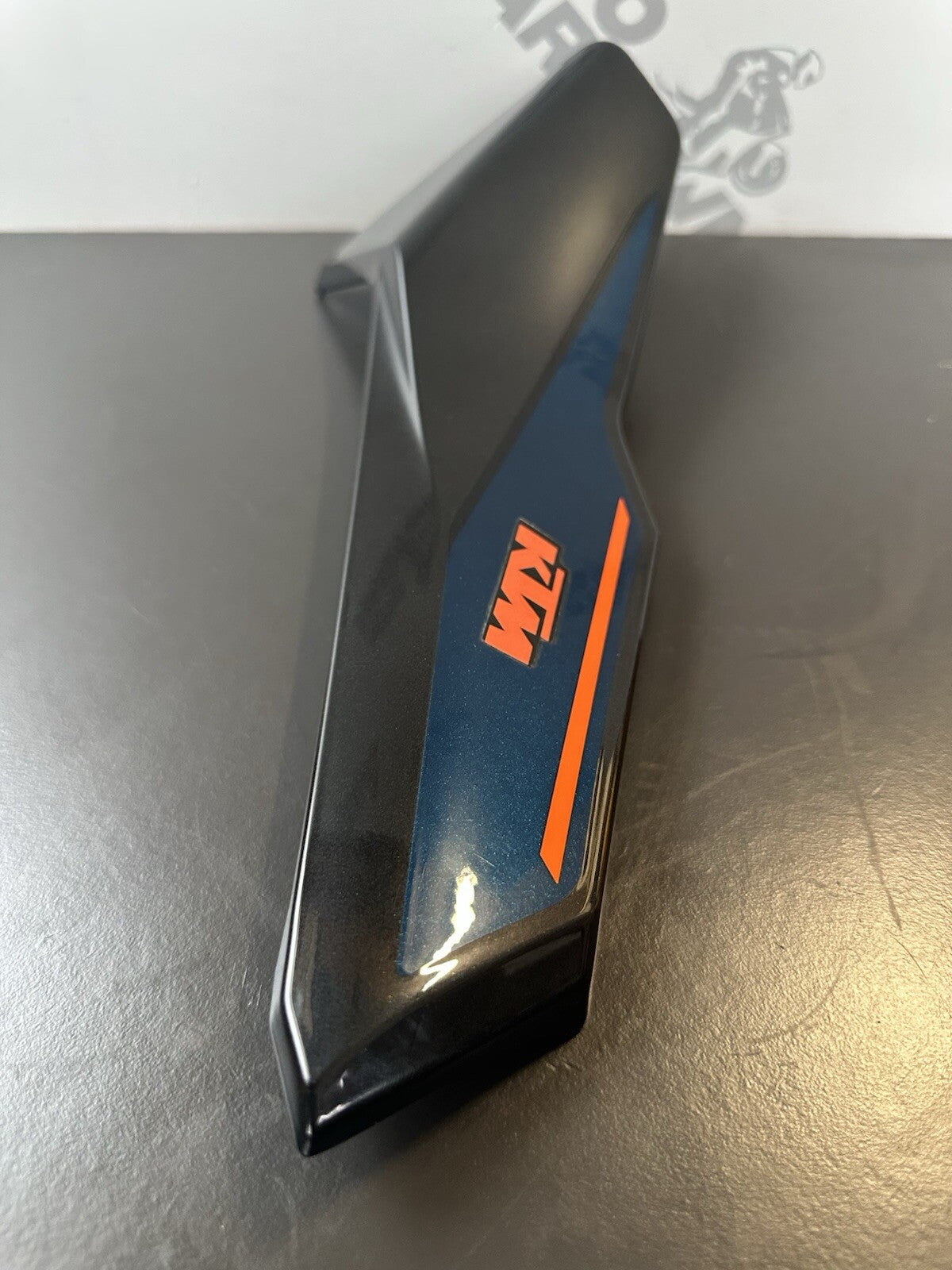 KTM 125 DUKE RIGHT SIDE PANEL RIGHT FAIRING Panel 2024- OEM KTM 125 RT FAIRING