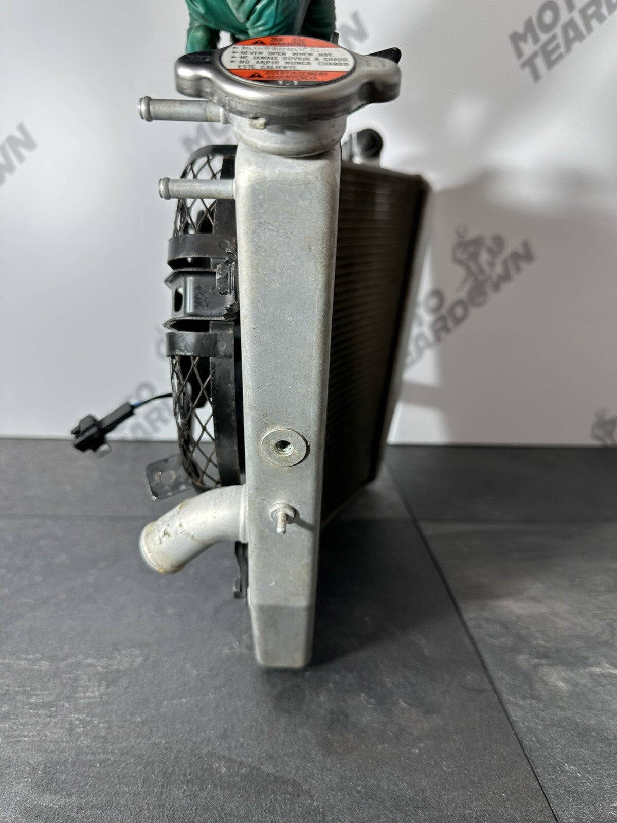 Suzuki GSXR 1000 2014 Radiator Coolant Radiator 22774 Miles 2009-2016 OEM