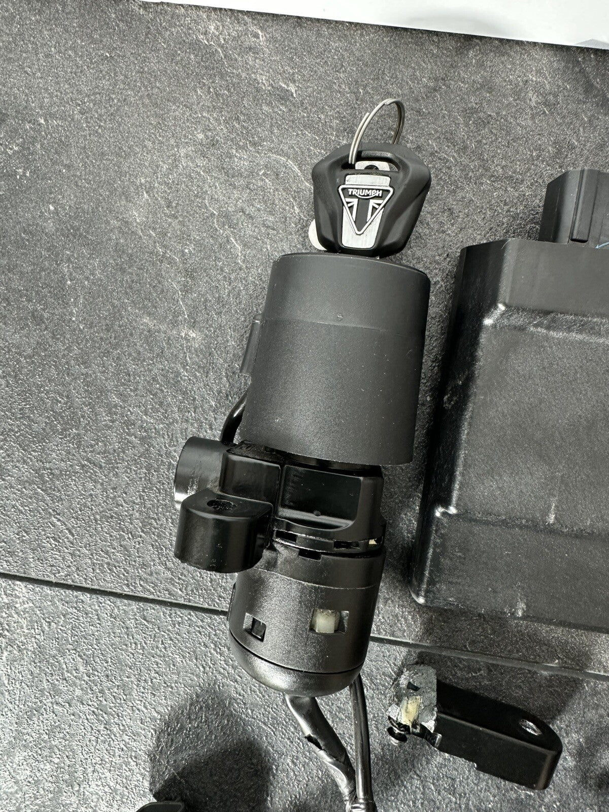 Triumph TIGER 900 GT PRO 2022 Lockset *READ DESCRIPTION* 6337 Mile 2020-2023 OEM