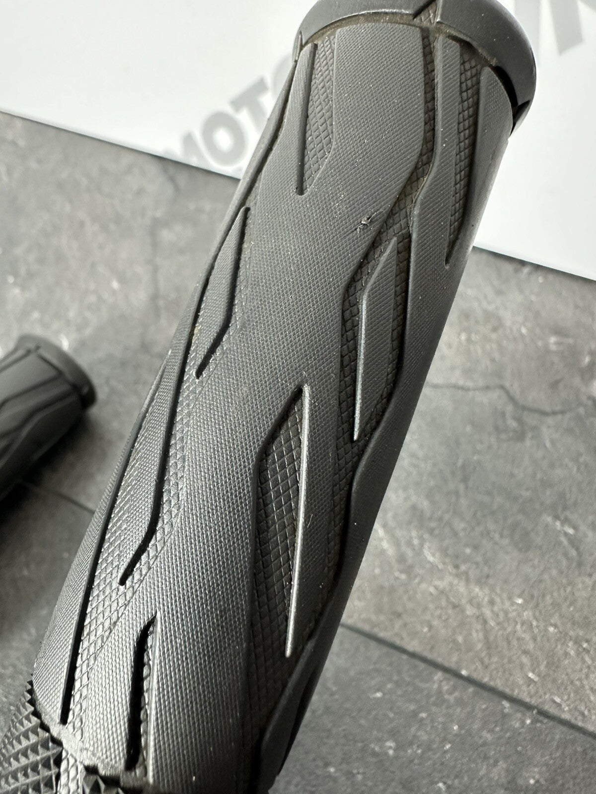 Suzuki GSXR 1300 2016 HAYABUSA Handlebar Grips Throttle Clutch Grip 18408 Miles