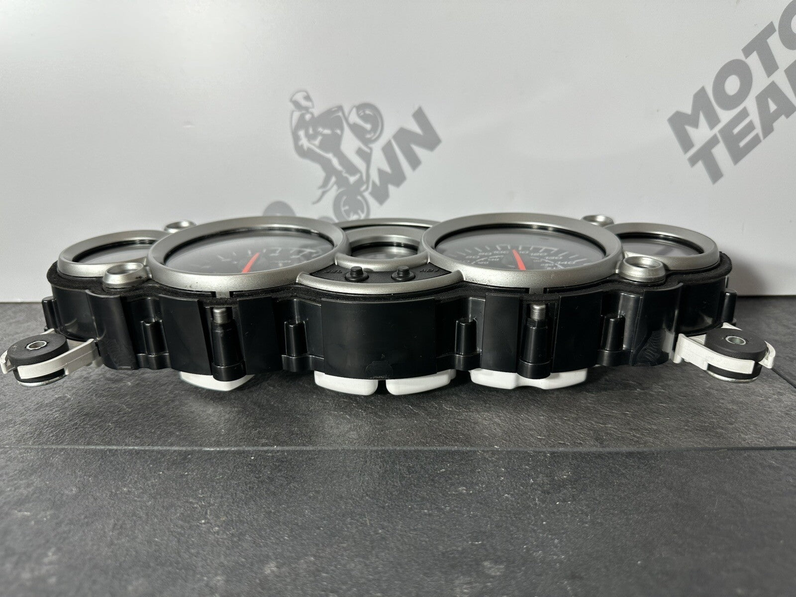 Suzuki GSXR 1300 2016 HAYABUSA Speedo Clocks Speedometer Dash 18408 Miles OEM