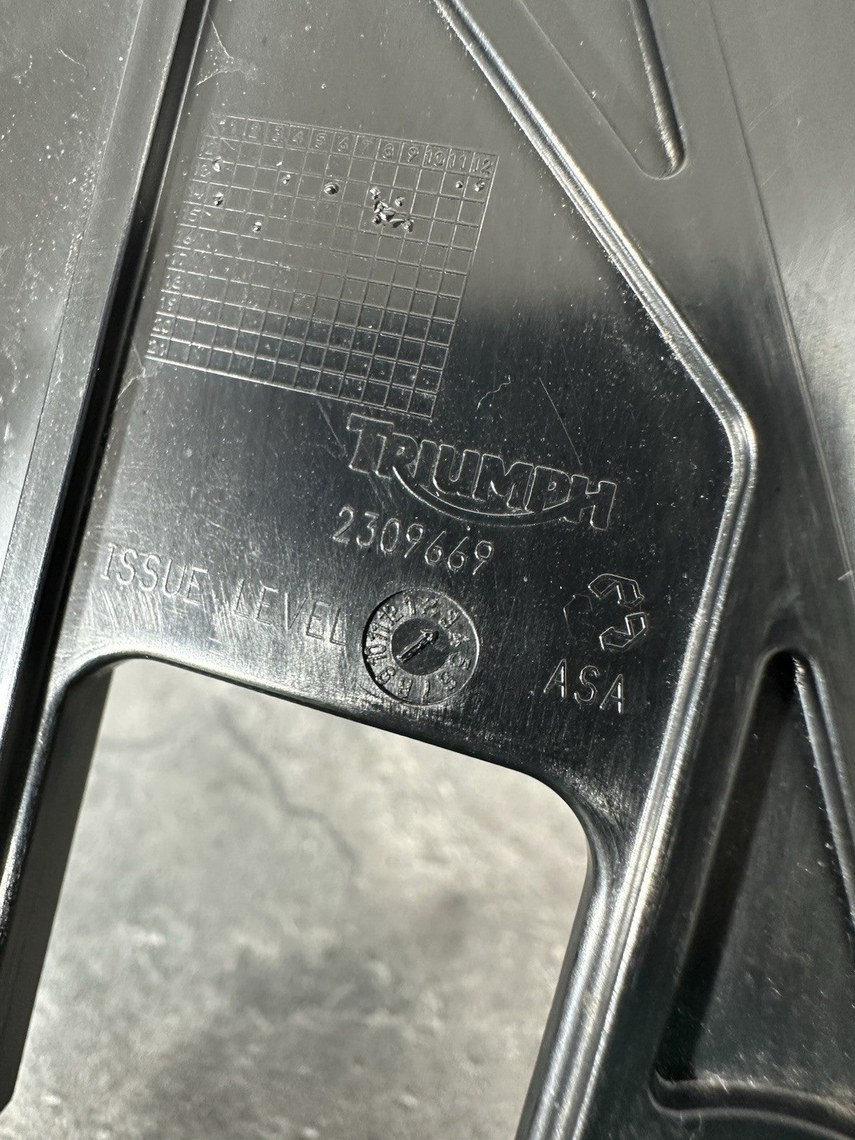 Triumph Street Triple 675 R 2015 Clock Surround Speedo Mount 2013-2016 16470m