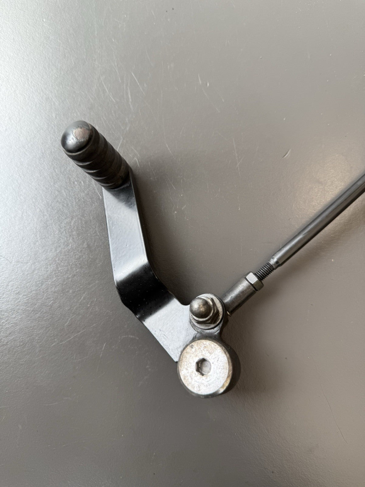 Triumph Trident 660 gear lever and linkage Gear Pedal And Gear Rod 2021-2024 OEM