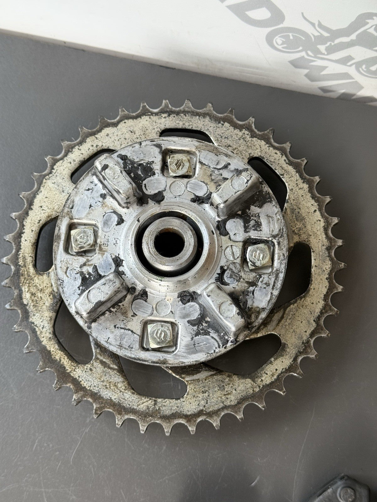 SUZUKI GSXS 125 GSXR 2017-2021 REAR SPROCKET CARRIER WITH CUSH RUBBERS *SPLIT*