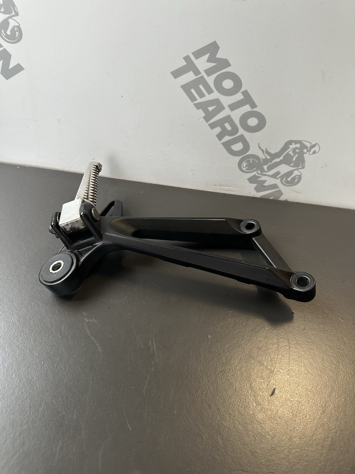 YAMAHA MT-03 Right Rear Foot Hanger YAMAHA MT03 Right Pillion Hanger RT Foot OEM