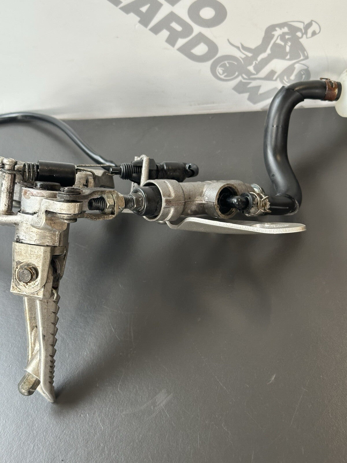 GSXR 600 GSXR 750 RIGHT Footrest Right Foot Assembly 2011-2017 L1-L7 OEM