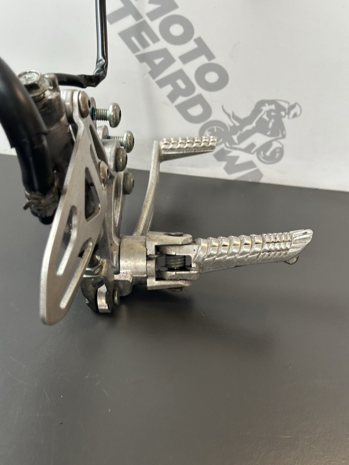 GSXR 600 GSXR 750 RIGHT Footrest Right Foot Assembly 2011-2017 L1-L7 OEM