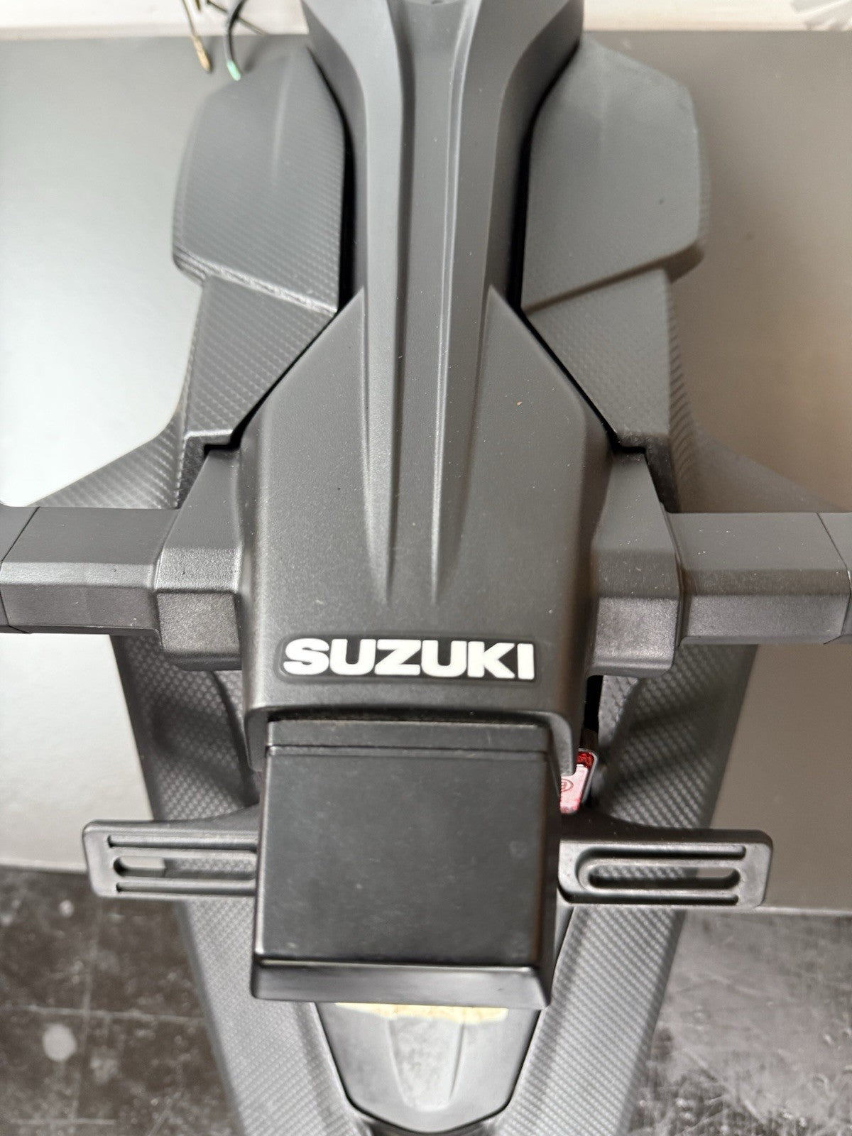 SUZUKI GSXS 125 REAR NUMBER PLATE HOLDER + INDICATORS 2017-2021 Tail Tidy OEM