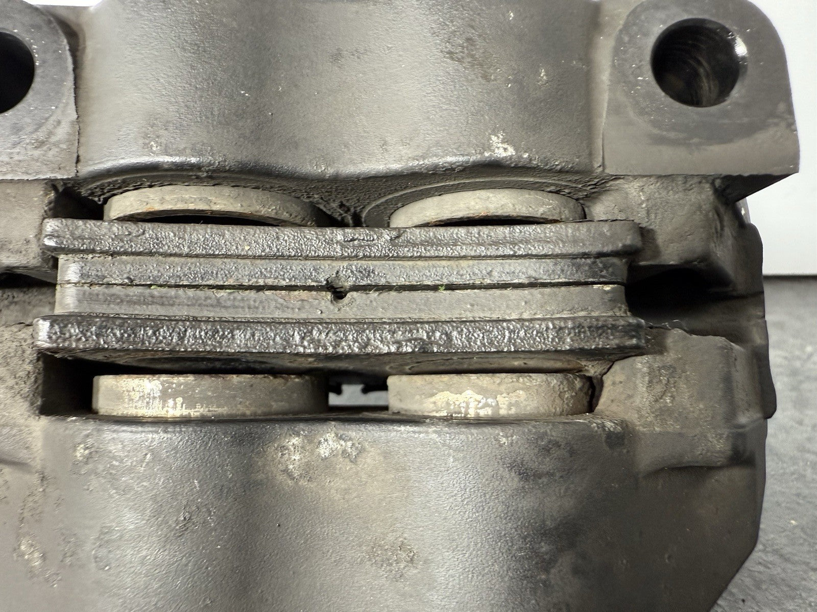 Yamaha YZF R125 R 125 2014 Front Brake Caliper & Pads 26983 Miles 2008-2018