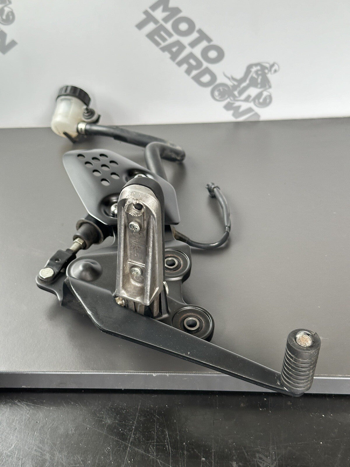 Yamaha MT-07 MT07 ABS 2022 Right riders footrest assembly Right Foot Rest PEM